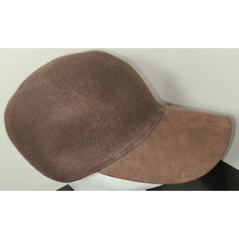 Brown Chocolate Suede Like Fitted Hat Cap Size S/M NWOT